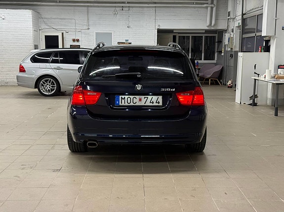 BMW 318d 4 of 12
