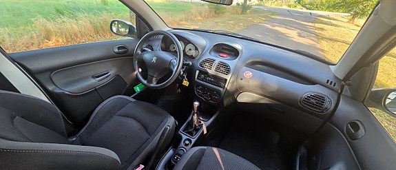 Peugeot 206 9 of 17