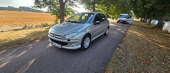 Peugeot 206 2 of 17