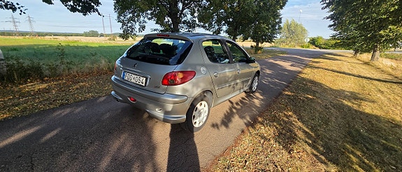 Peugeot 206 3 of 17
