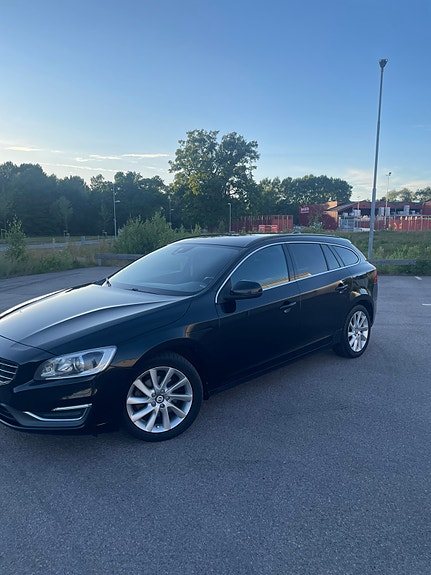 Volvo V60 2 of 11