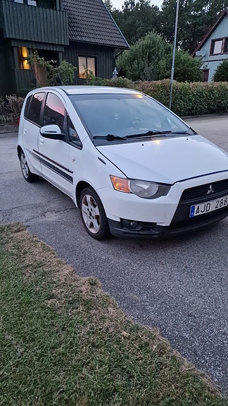 Mitsubishi Colt 9 of 13