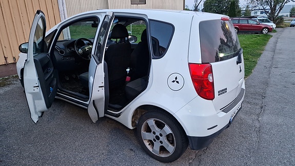 Mitsubishi Colt 4 of 13
