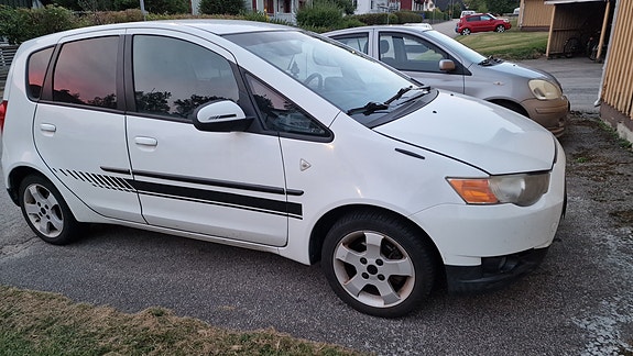 Mitsubishi Colt 8 of 13