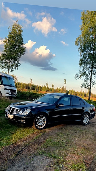 Mercedes-Benz E350 2 of 7
