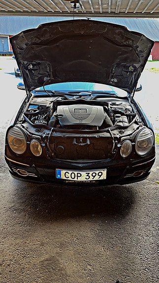 Mercedes-Benz E350 3 of 7