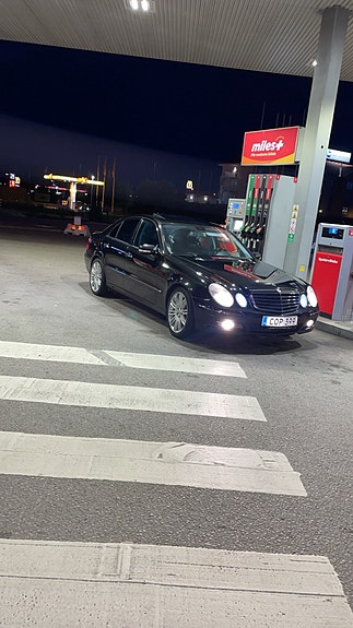 Mercedes-Benz E350 5 of 7