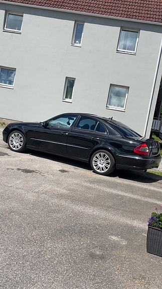Mercedes-Benz E350 4 of 7