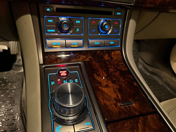 Jaguar XF 22 of 29