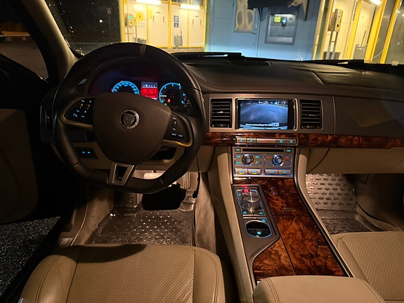 Jaguar XF 15 of 29