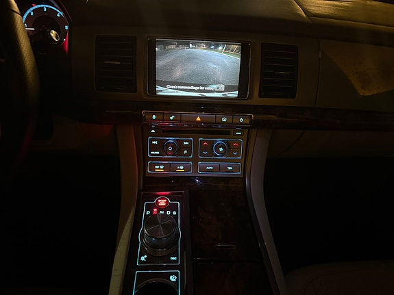 Jaguar XF 17 of 29