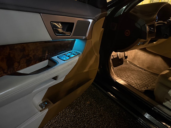 Jaguar XF 9 of 29