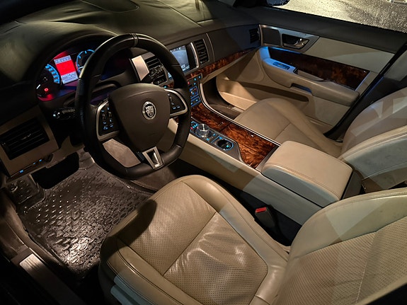 Jaguar XF 20 of 29