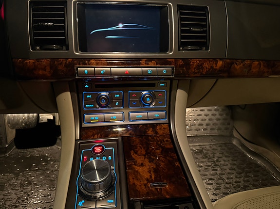 Jaguar XF 23 of 29