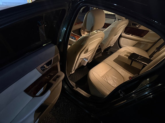 Jaguar XF 19 of 29