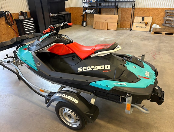 Sea-Doo Spark TRIXX 2UP 90 iBR 4 of 8