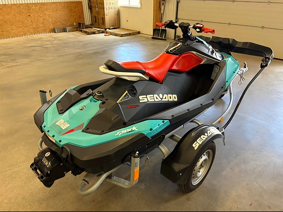 Sea-Doo Spark TRIXX 2UP 90 iBR 2 of 8