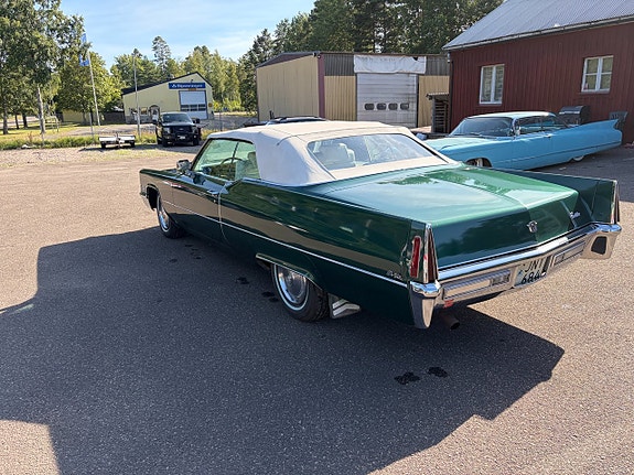 Cadillac Deville 4 of 9