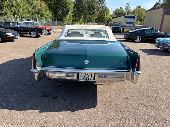 Cadillac Deville 5 of 9