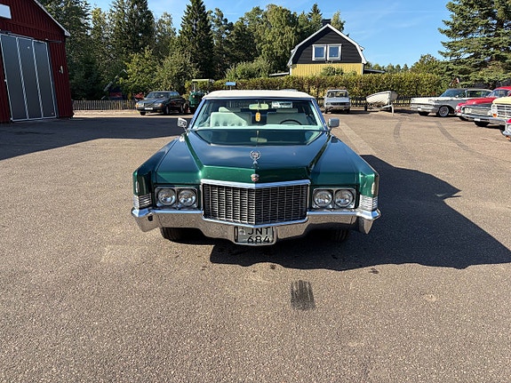 Cadillac Deville 6 of 9