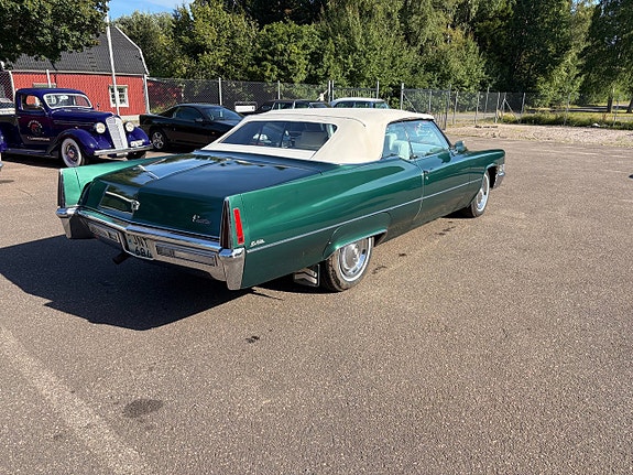Cadillac Deville 3 of 9