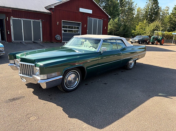 Cadillac Deville 2 of 9