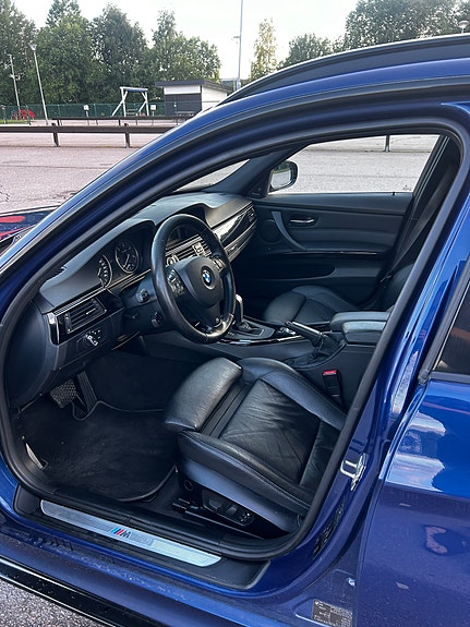 BMW 335d 6 of 8