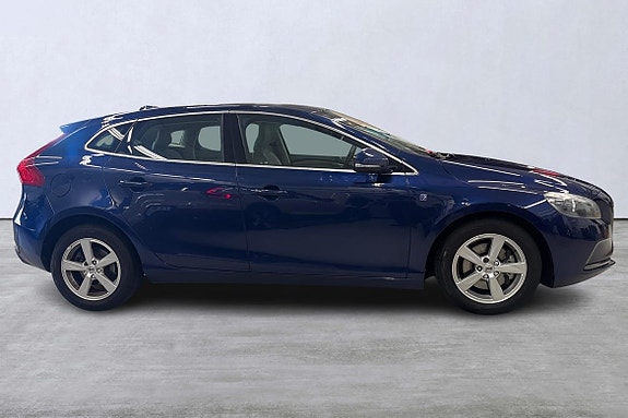Volvo V40 3 of 18