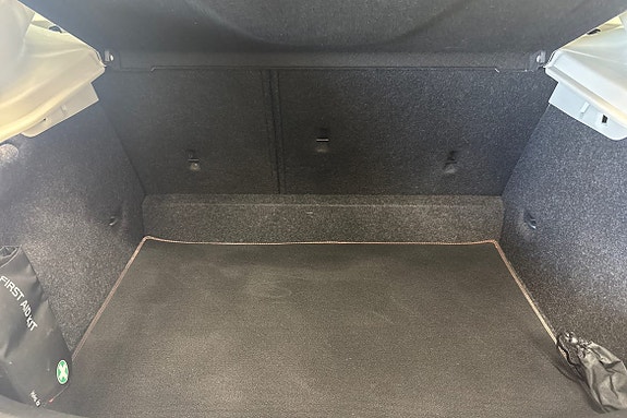 Volvo V40 13 of 18