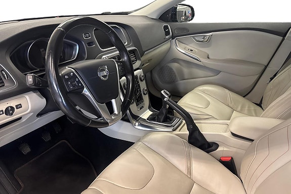 Volvo V40 8 of 18