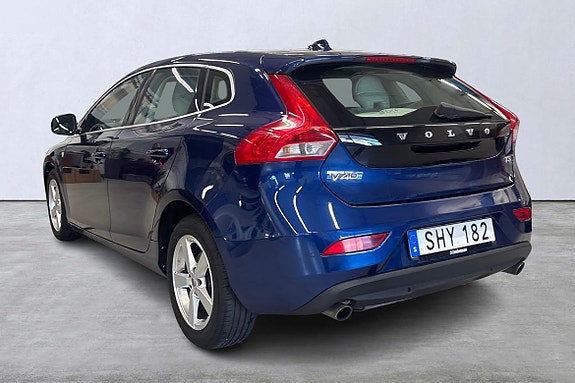 Volvo V40 4 of 18