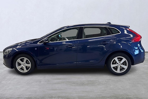 Volvo V40 2 of 18