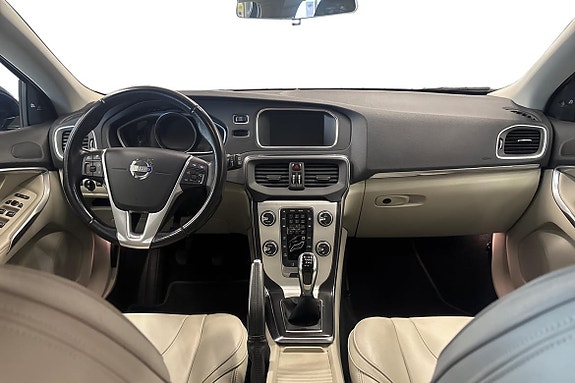 Volvo V40 9 of 18