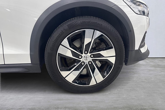 Volvo V60 Cross Country 14 of 22