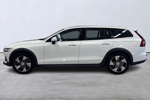 Volvo V60 Cross Country 2 of 22