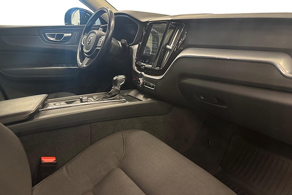 Volvo XC60 10 of 23