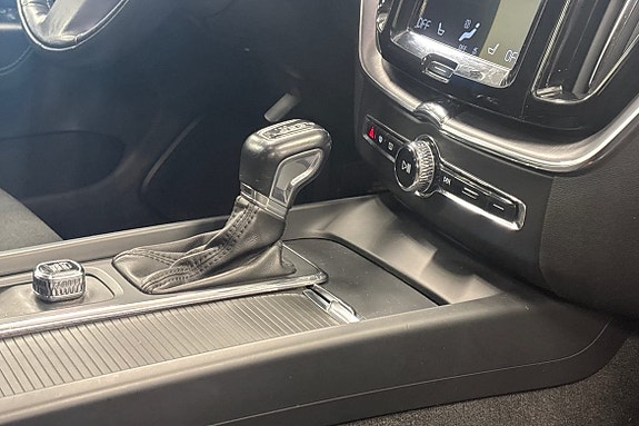 Volvo XC60 15 of 23