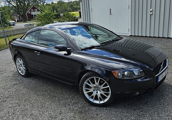 Volvo C70 2 of 6