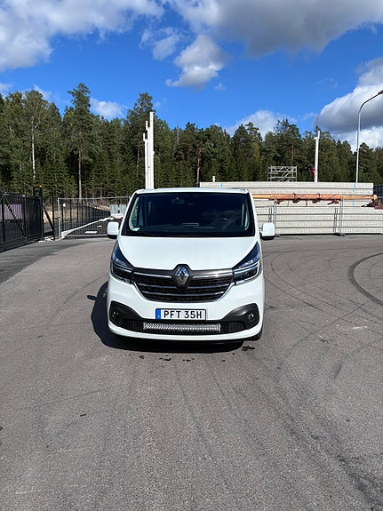 Renault Trafic 2 of 11