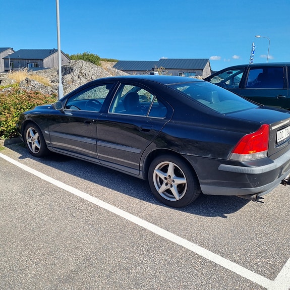 Volvo S60 2 of 4