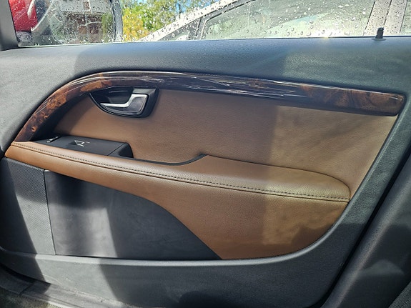 Volvo XC70 17 of 30