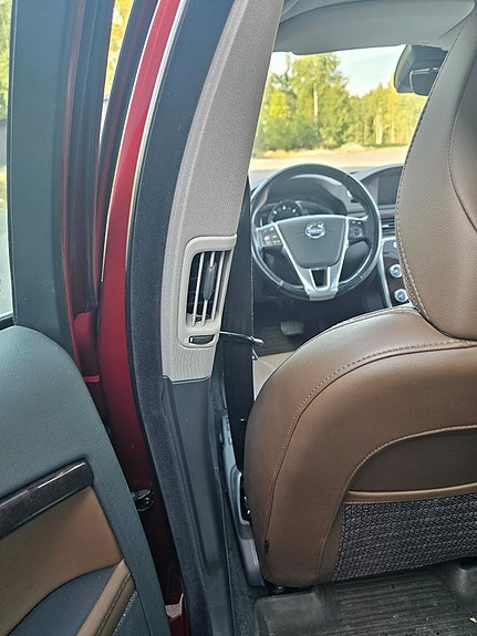 Volvo XC70 11 of 30
