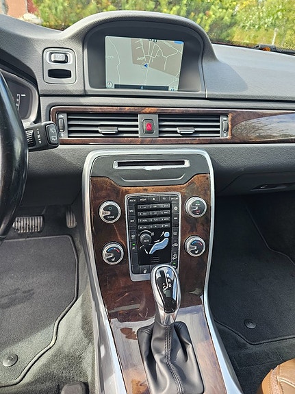 Volvo XC70 16 of 30