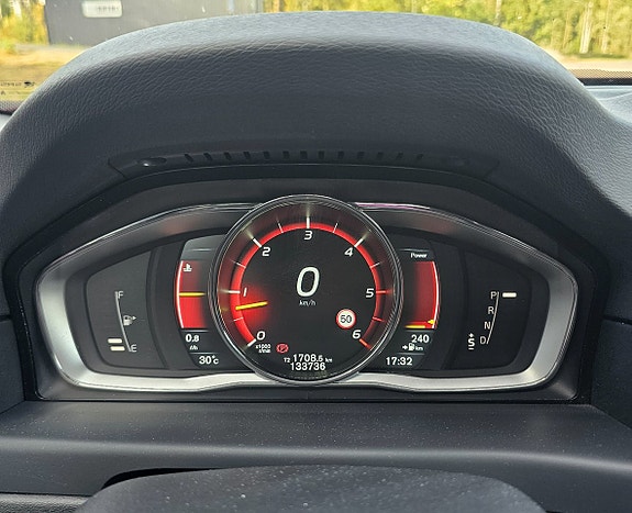 Volvo XC70 16 of 30