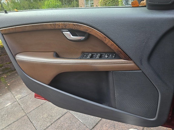 Volvo XC70 18 of 30
