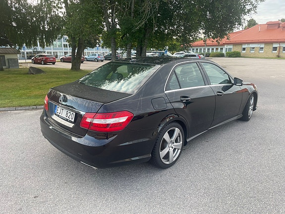 Mercedes-Benz E200 2 of 4