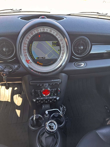 MINI Cooper 6 of 7