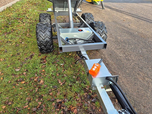 Tippvagn ATV 1420 kg med elhydraulisk tipp 4 of 4