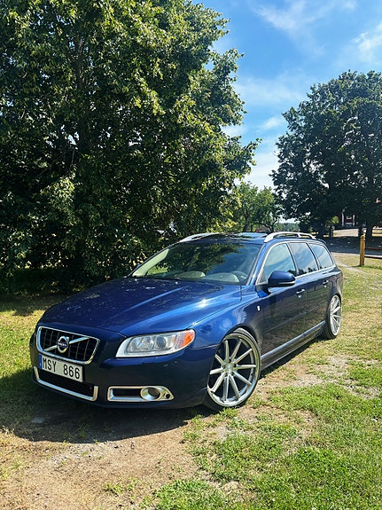 Volvo V70 2 of 2