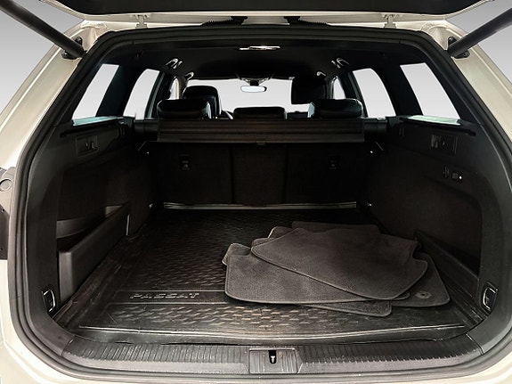 Volkswagen Passat Alltrack 10 of 11